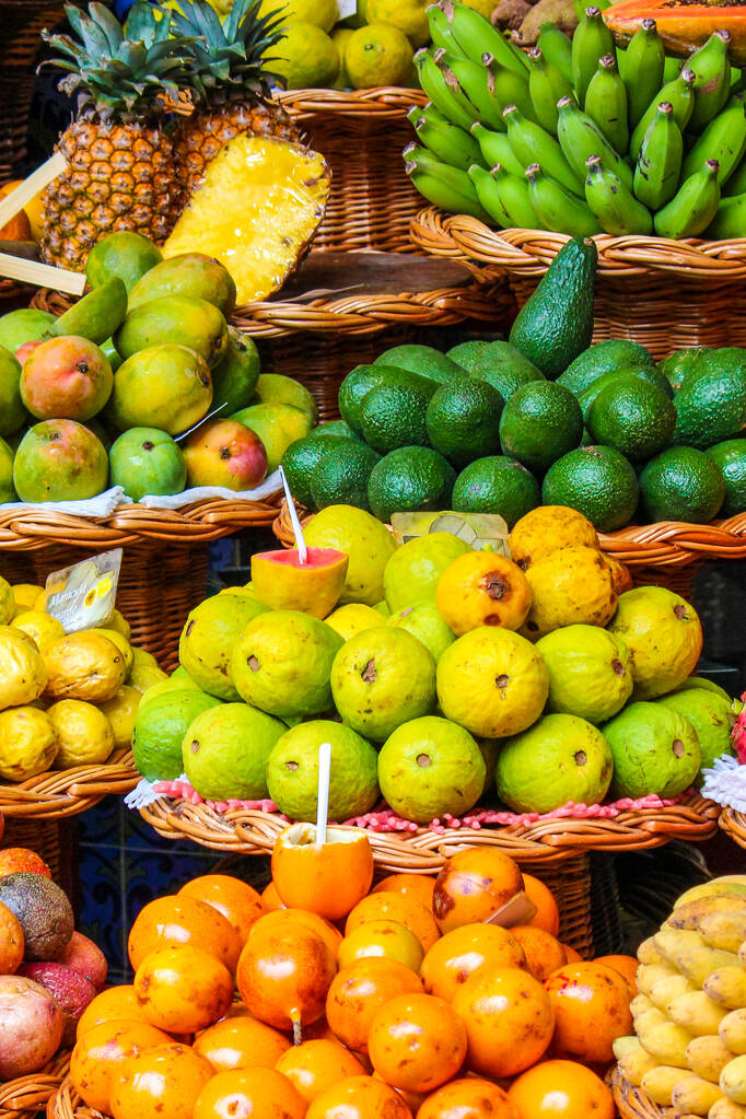 桂味美食+东盟鲜果嗨购不停民歌湖市集藏尽广西鲜与香(图1)