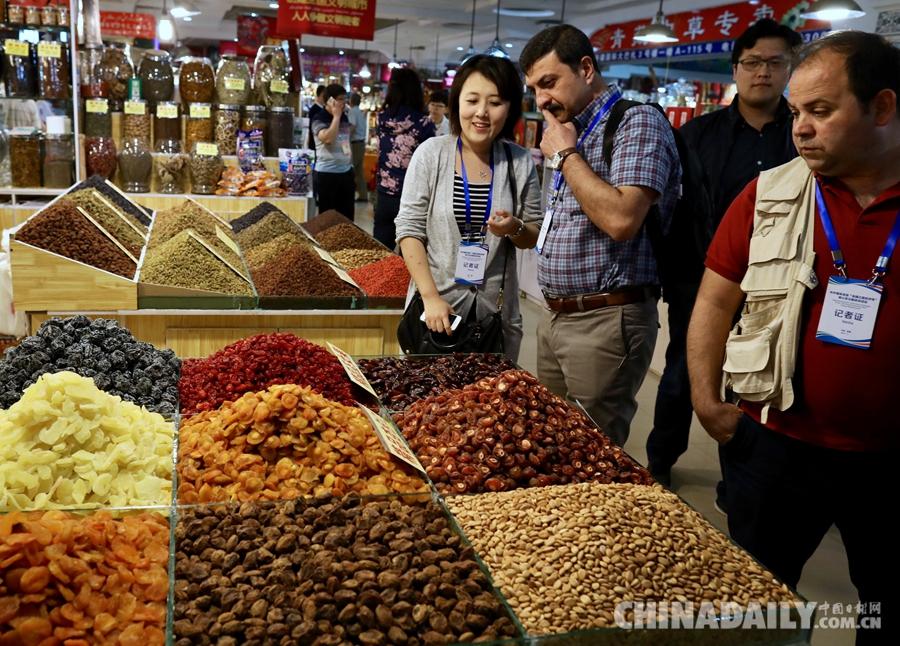 大冶大箕铺镇“干部代言+直播带货”精准打通农产品产销堵点(图1)